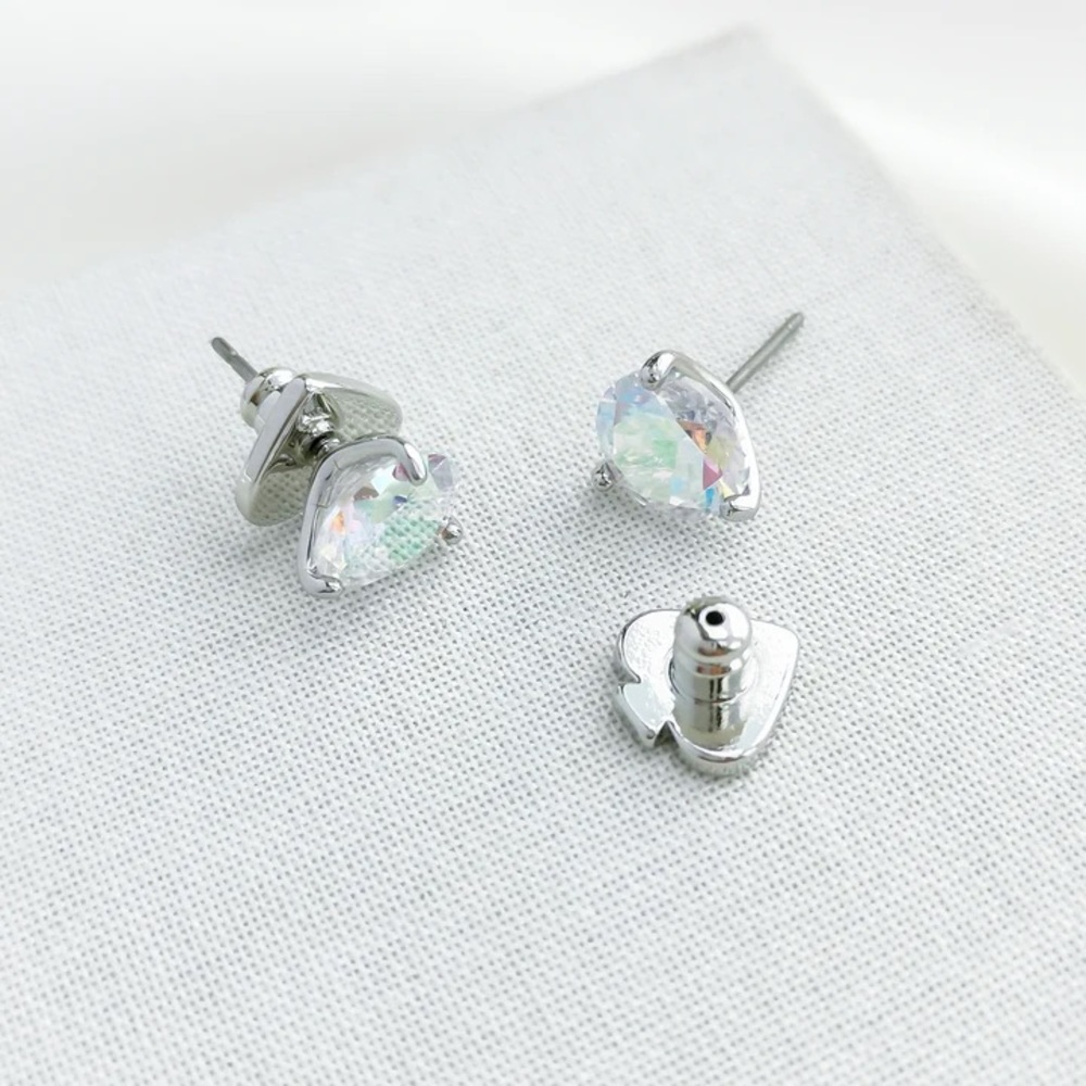 KATE SPADE • Brilliant Statements Clear Tri-Prong Stud Earrings - Picture 5 of 7